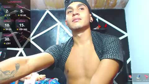 Snapshot of angel_latinboy chatting on 09.18.25 Angel online show from 09.18.25