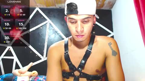 Snapshot of angel_latinboy chatting on 09.19.25 Angel online show from 09.19.25