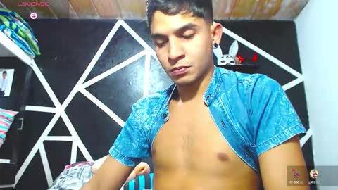 Snapshot of angel_latinboy chatting on 10.07.25 Angel online show from 10.07.25