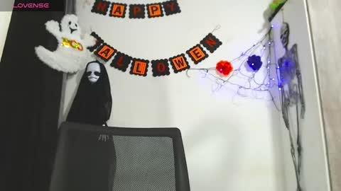 Snapshot of angel_latinboy chatting on 10.14.25 Angel online show from 10.14.25