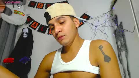 Snapshot of angel_latinboy chatting on 10.21.25 Angel online show from 10.21.25