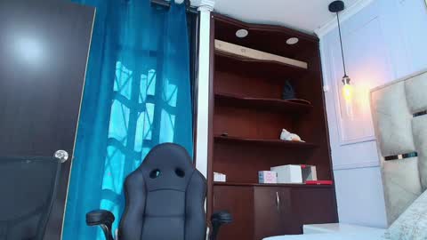 Nicolle  online show from 12.20.24