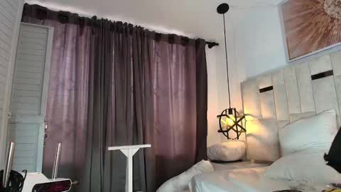 Nicolle  online show from 10.20.25