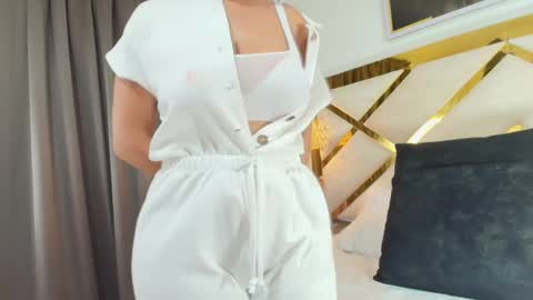 Nicolle  online show from 03.31.26