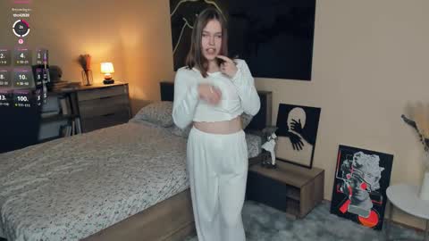 Snapshot of angel_to_burn chatting on 10.04.25 SofiaSofi online show from 10.04.25