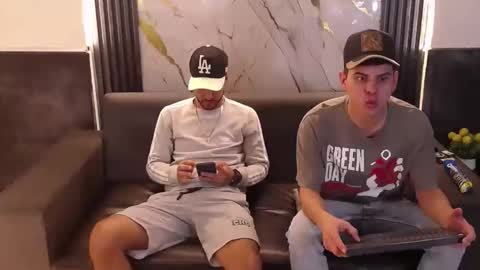 angel_villareal_ online show from 03.17.26