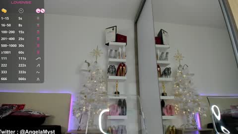 Snapshot of angela_myst chatting on 12.20.24 Angela online show from 12.20.24