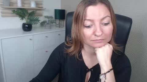 Angela online show from 09.24.25