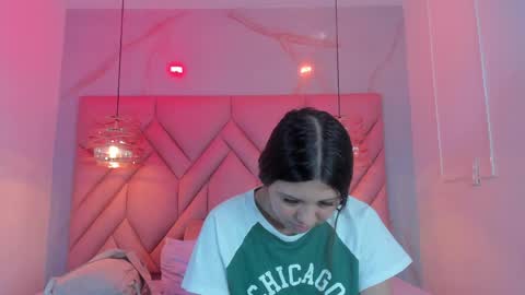 Snapshot of angelaa_cute chatting on 06.06.26 ANGELA online show from 06.06.26