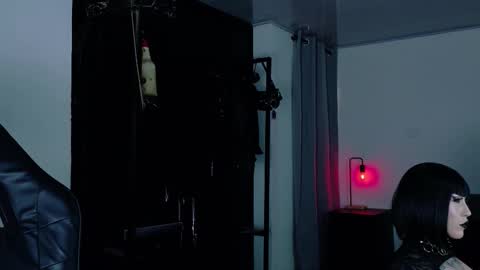 Snapshot of angelabl0odborne chatting on 02.11.26 Angela help me reach 100 thumbs up online show from 02.11.26