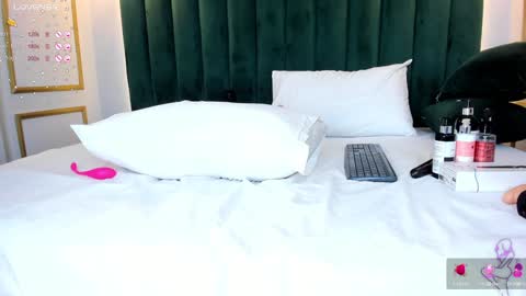 Snapshot of angelaluxi chatting on 01.24.25 Angela online show from 01.24.25