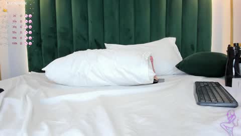 Snapshot of angelaluxi chatting on 02.04.25 Angela online show from 02.04.25