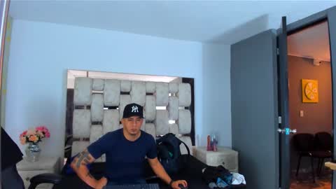 Angel And Cris online show from 09.18.25