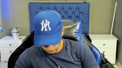 Angel And Cris online show from 09.25.25