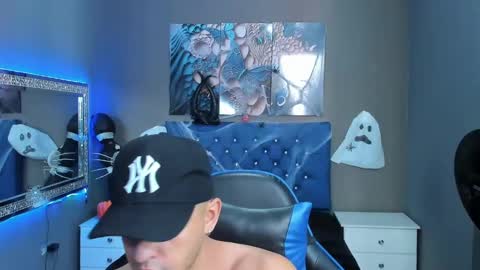 Angel And Cris online show from 10.31.25