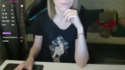 Snapshot of angelcute32 chatting on 10.30.25 AngelCute32 online show from 10.30.25