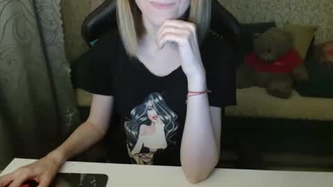 Snapshot of angelcute32 chatting on 11.09.25 AngelCute32 online show from 11.09.25