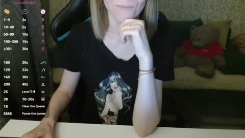 Snapshot of angelcute32 chatting on 11.12.25 AngelCute32 online show from 11.12.25