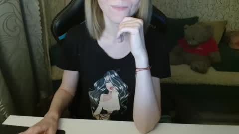 Snapshot of angelcute32 chatting on 11.13.25 AngelCute32 online show from 11.13.25