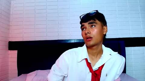 Snapshot of angelduzzzt chatting on 10.15.25 AngelduzZzt online show from 10.15.25