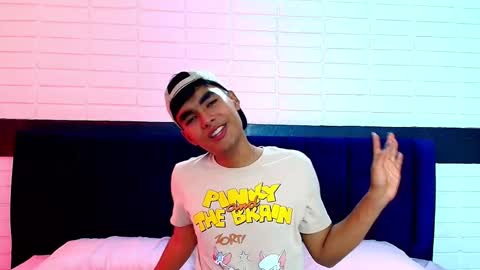 Snapshot of angelduzzzt chatting on 10.17.25 AngelduzZzt online show from 10.17.25