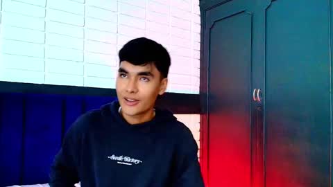 Snapshot of angelduzzzt chatting on 10.18.25 AngelduzZzt online show from 10.18.25