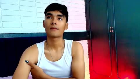 Snapshot of angelduzzzt chatting on 10.21.25 AngelduzZzt online show from 10.21.25