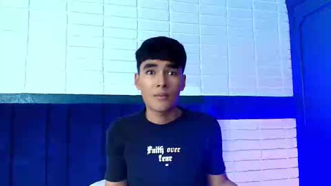 Snapshot of angelduzzzt chatting on 10.24.25 AngelduzZzt online show from 10.24.25