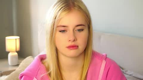 Snapshot of angelesryther chatting on 10.19.25 Solaris online show from 10.19.25