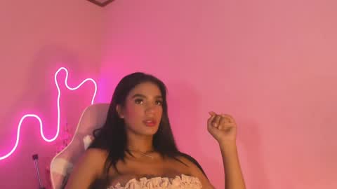 Snapshot of angeli_sexi chatting on 01.08.25 Carolina online show from 01.08.25