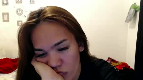 Snapshot of angelic_slutxx chatting on 01.20.25 Yhanna online show from 01.20.25