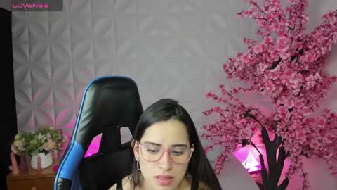 Snapshot of angelica_dymond chatting on 01.06.25 A N G E L I C A online show from 01.06.25