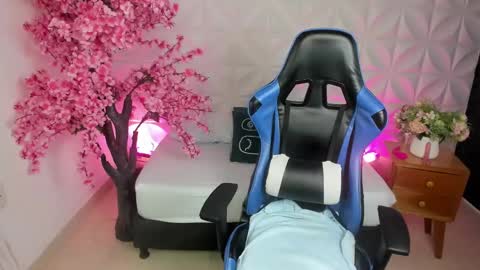 Snapshot of angelica_dymond chatting on 01.06.25 A N G E L I C A online show from 01.06.25