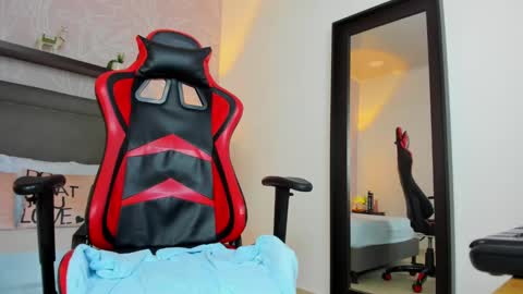 Snapshot of angelica_dymond chatting on 01.28.25 A N G E L I C A online show from 01.28.25