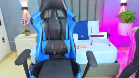 Snapshot of angelica_dymond chatting on 10.06.25 A N G E L I C A online show from 10.06.25