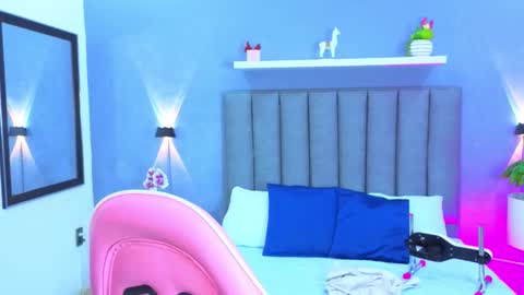 Snapshot of angelica_dymond chatting on 10.07.25 A N G E L I C A online show from 10.07.25