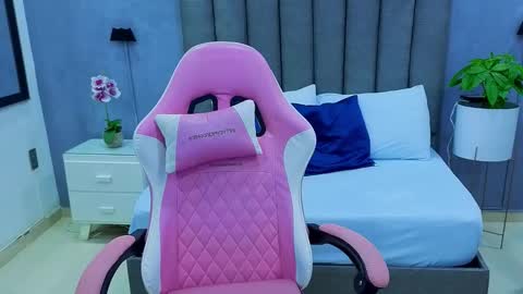 Snapshot of angelica_dymond chatting on 10.13.25 A N G E L I C A online show from 10.13.25