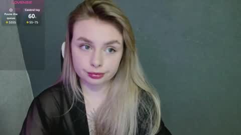 Snapshot of angelicablanch chatting on 10.12.25 angelicablanch online show from 10.12.25