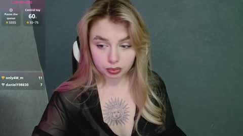 Snapshot of angelicablanch chatting on 10.21.25 angelicablanch online show from 10.21.25