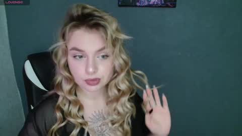 Snapshot of angelicablanch chatting on 10.26.25 angelicablanch online show from 10.26.25