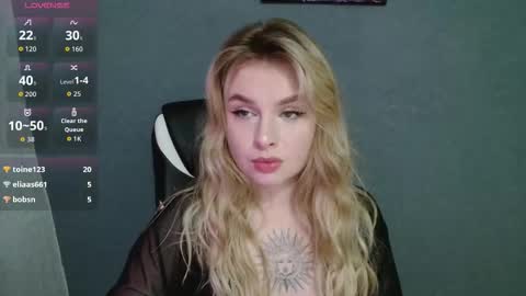 Snapshot of angelicablanch chatting on 10.27.25 angelicablanch online show from 10.27.25