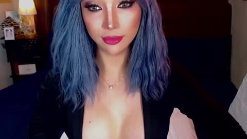 Snapshot of angelicqueents chatting on 01.22.25 MS. AMALIA online show from 01.22.25