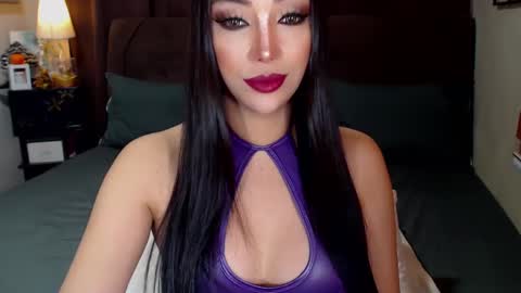 Snapshot of angelicqueents chatting on 02.19.25 MS. AMALIA online show from 02.19.25