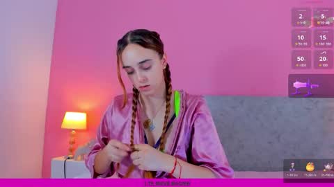 Snapshot of angelikarose1 chatting on 10.28.25 Angelika Rose online show from 10.28.25