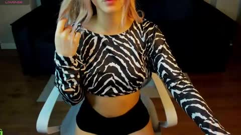 Snapshot of angelina_becker chatting on 04.17.26 Angelina online show from 04.17.26