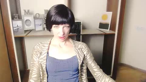 Snapshot of angelinalov_ chatting on 09.17.25 Angelina online show from 09.17.25