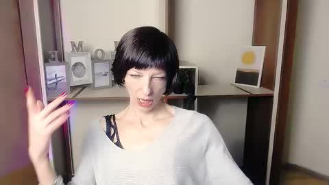 Snapshot of angelinalov_ chatting on 09.24.25 Angelina online show from 09.24.25