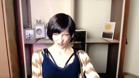 Snapshot of angelinalov_ chatting on 10.03.25 Angelina online show from 10.03.25