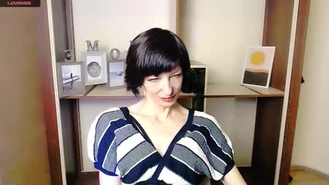 Snapshot of angelinalov_ chatting on 10.07.25 Angelina online show from 10.07.25