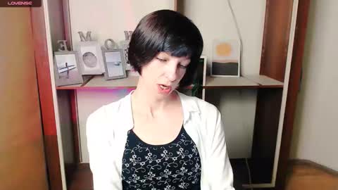 Snapshot of angelinalov_ chatting on 10.14.25 Angelina online show from 10.14.25